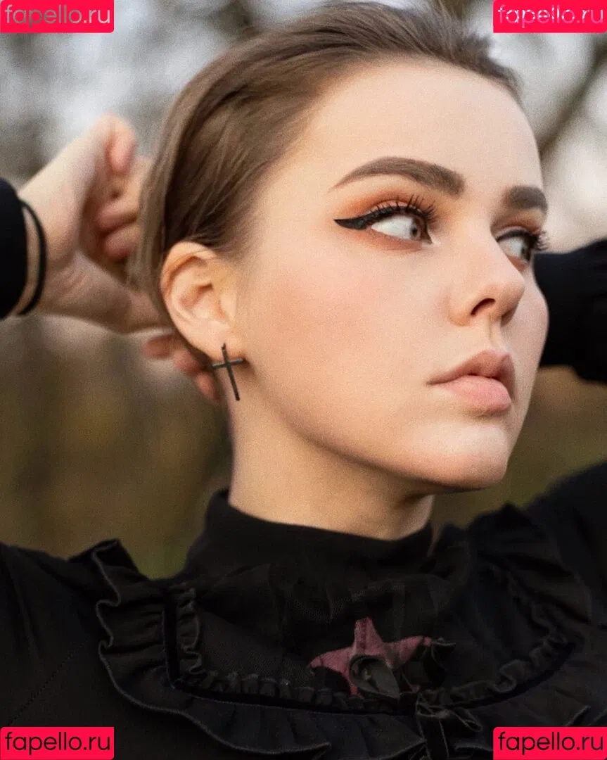 Alina Rin / alinarin / alinarinrin / arinushika / deepfake Onlyfans Photo Gallery 