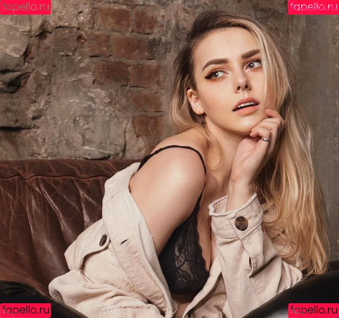 Alina Rin / alinarin / alinarinrin / arinushika / deepfake Onlyfans Photo Gallery 
