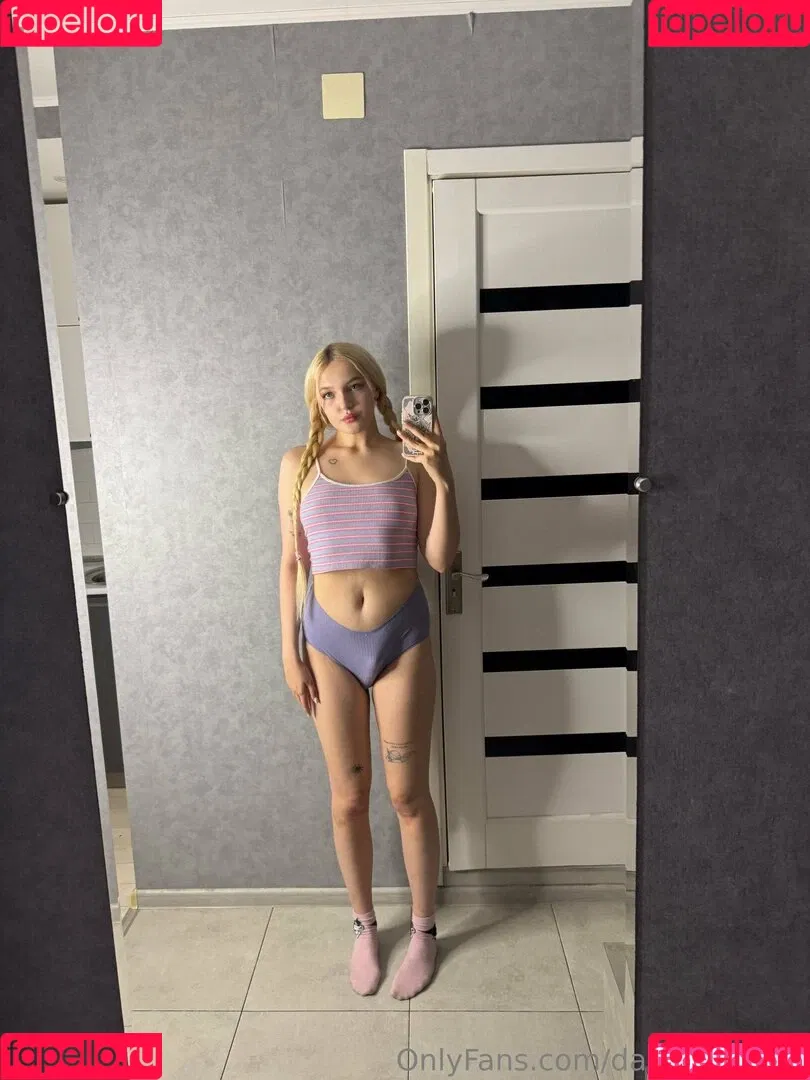 daisybloomm / thereeldaisybloomss Onlyfans Photo Gallery 