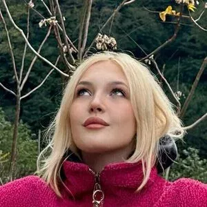 daisybloomm / thereeldaisybloomss Onlyfans Photo Gallery 