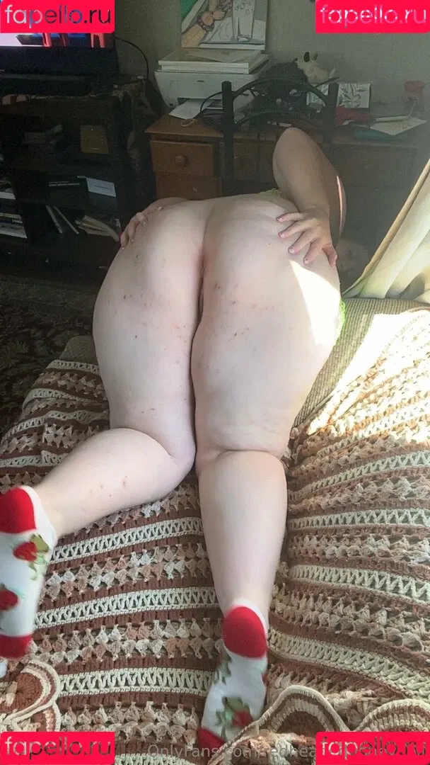 redheadedhoneydoll / thehoneydoll Onlyfans Photo Gallery 