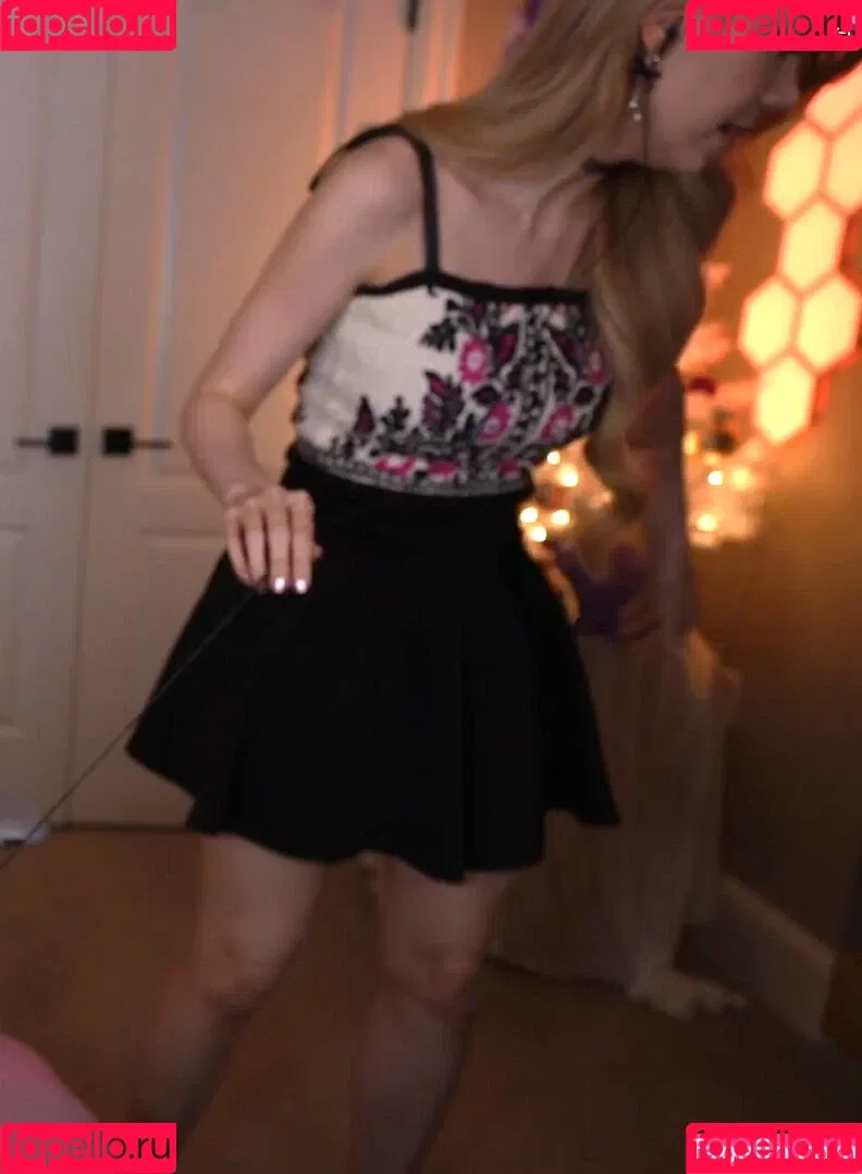 Dizzykitten / dizzykitten7 / dizzykittenpaws / thedizzykitten Onlyfans Photo Gallery 