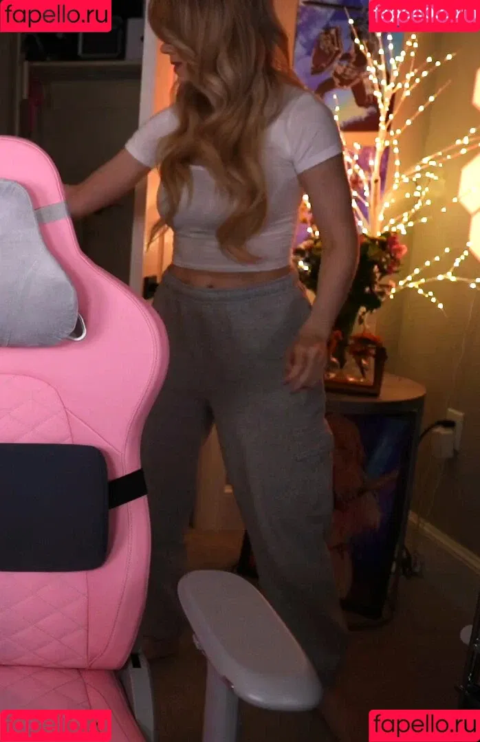 Dizzykitten / dizzykitten7 / dizzykittenpaws / thedizzykitten Onlyfans Photo Gallery 