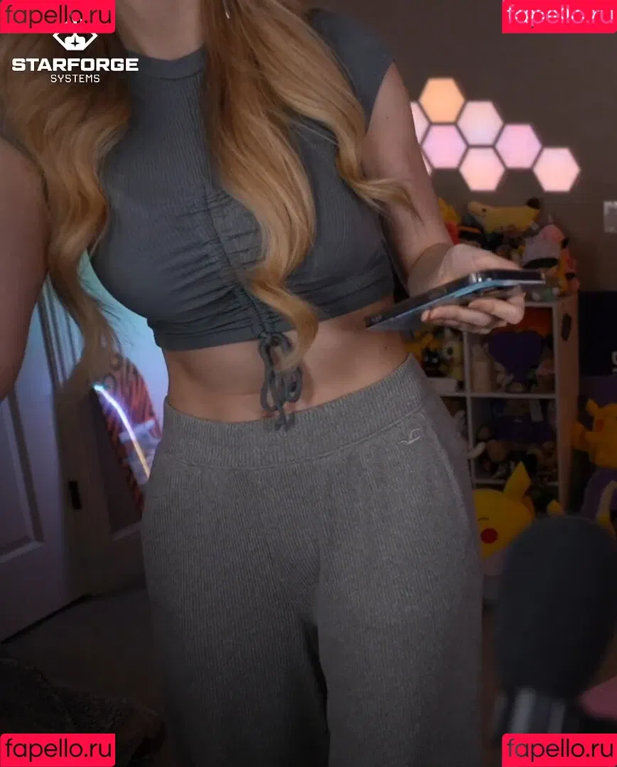 Dizzykitten / dizzykitten7 / dizzykittenpaws / thedizzykitten Onlyfans Photo Gallery 