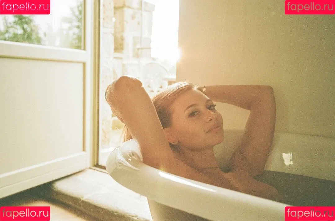 Aly Michalka / iamaly Onlyfans Photo Gallery 