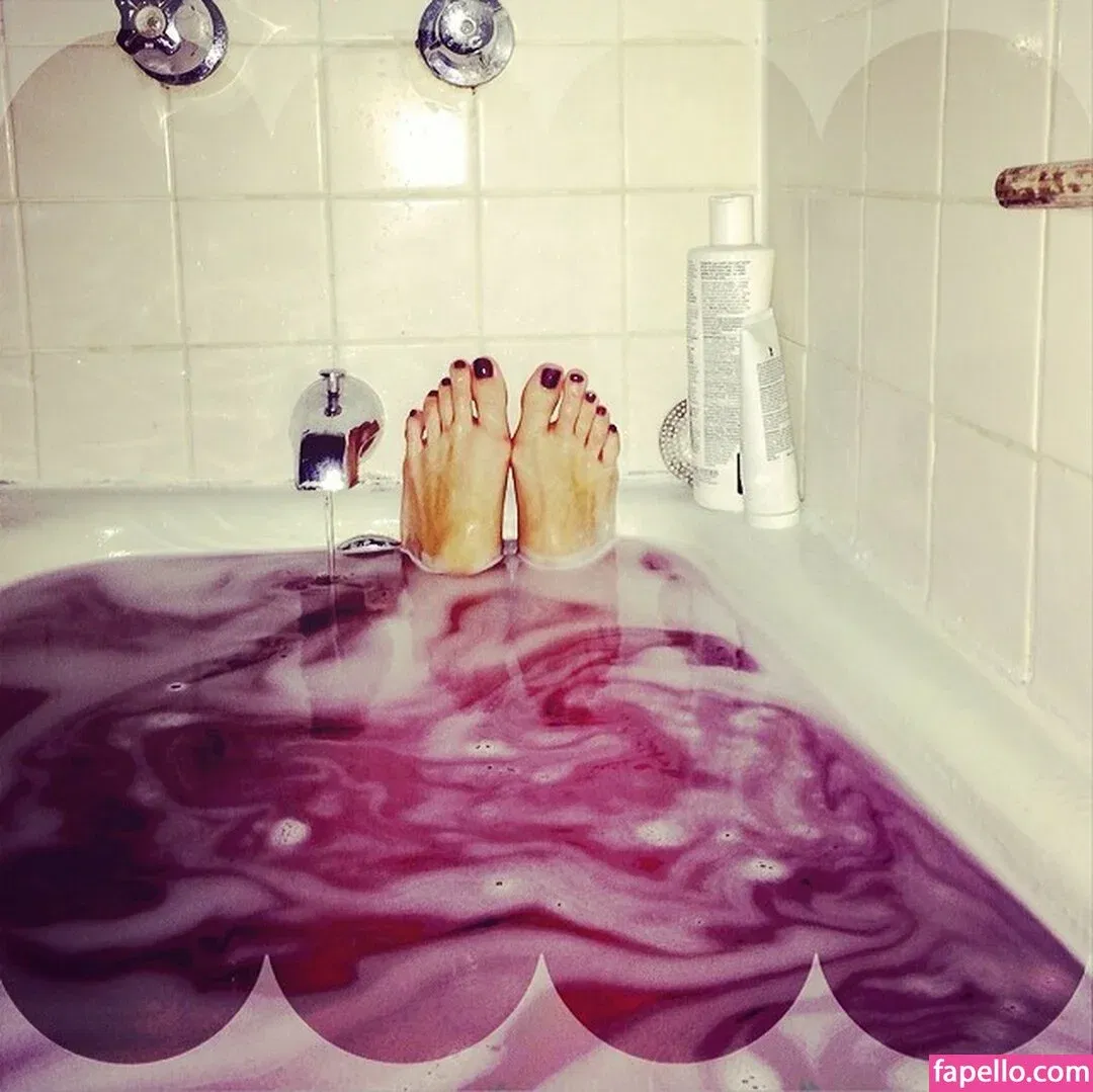 Aly Michalka / iamaly Onlyfans Photo Gallery 