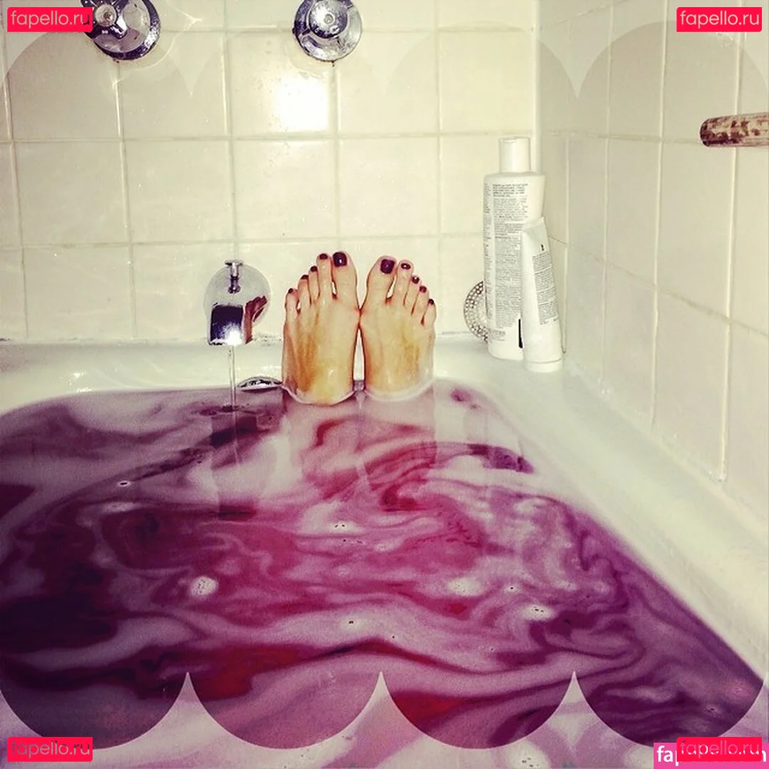 Aly Michalka / iamaly Onlyfans Photo Gallery 