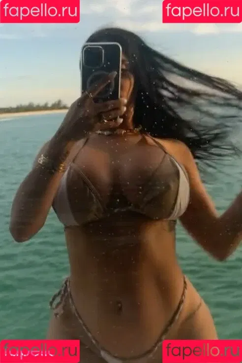 Maday Castellano / Madayy24 / madaycastellano_ Onlyfans Photo Gallery 