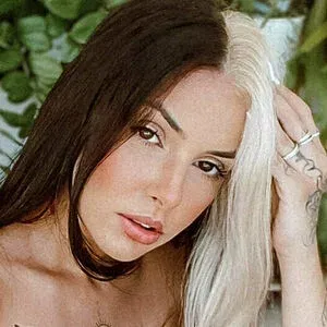 badbsui Onlyfans Photo Gallery 