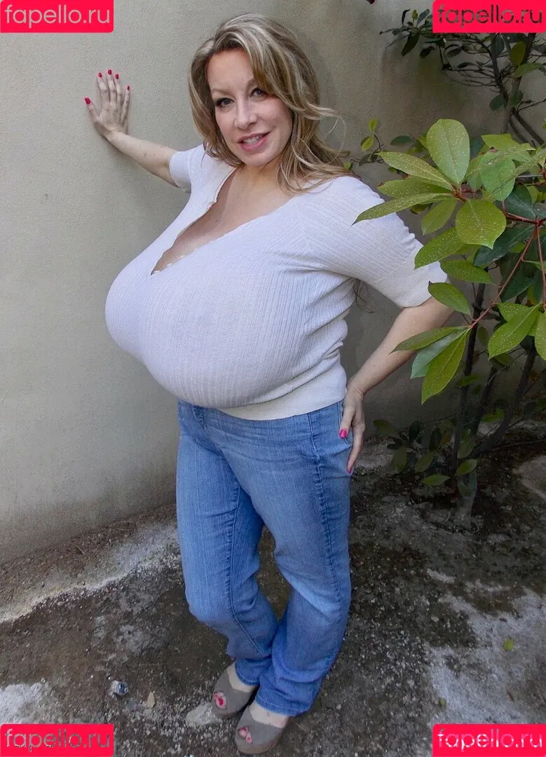 Chelsea Charms / chelsea_charms_ Onlyfans Photo Gallery 