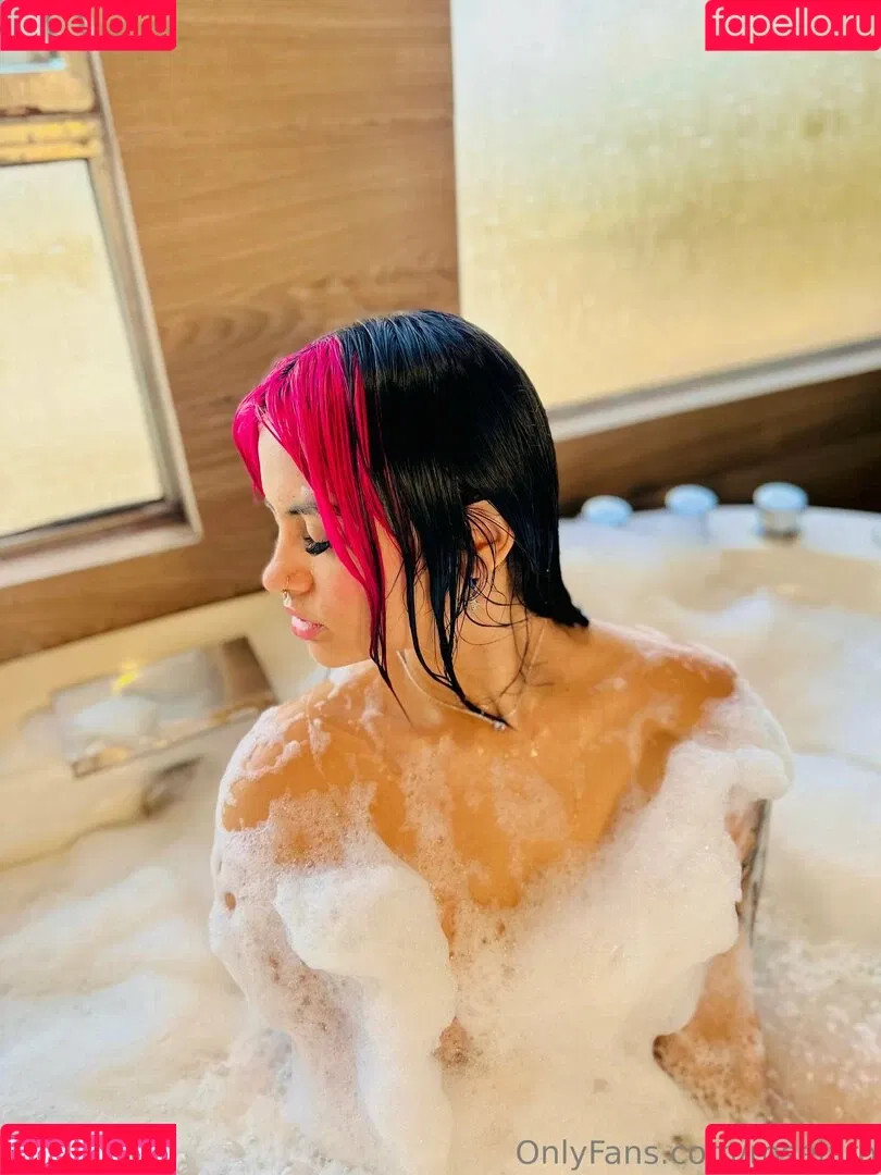 r.e.rosario / roseiaro Onlyfans Photo Gallery 
