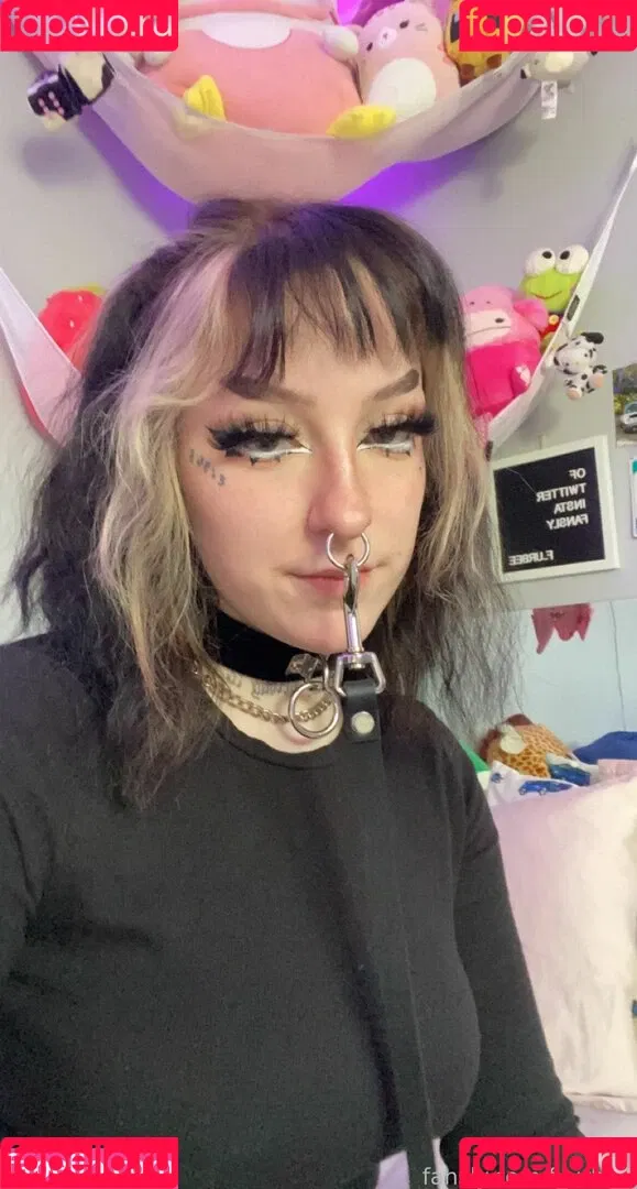 f_urbee / furbee._ / furbs0 Onlyfans Photo Gallery 
