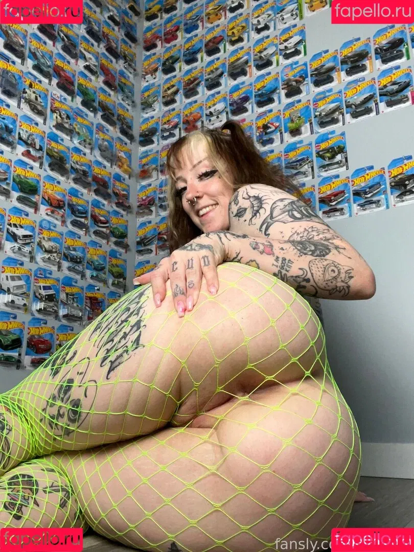 f_urbee / furbee._ / furbs0 Onlyfans Photo Gallery 