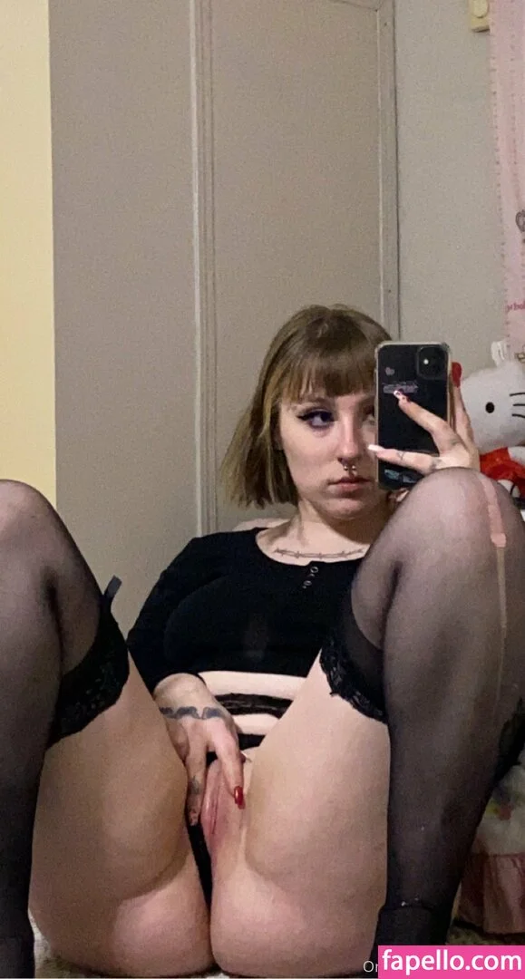 f_urbee / furbee._ / furbs0 Onlyfans Photo Gallery 