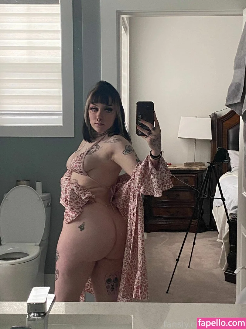 f_urbee / furbee._ / furbs0 Onlyfans Photo Gallery 