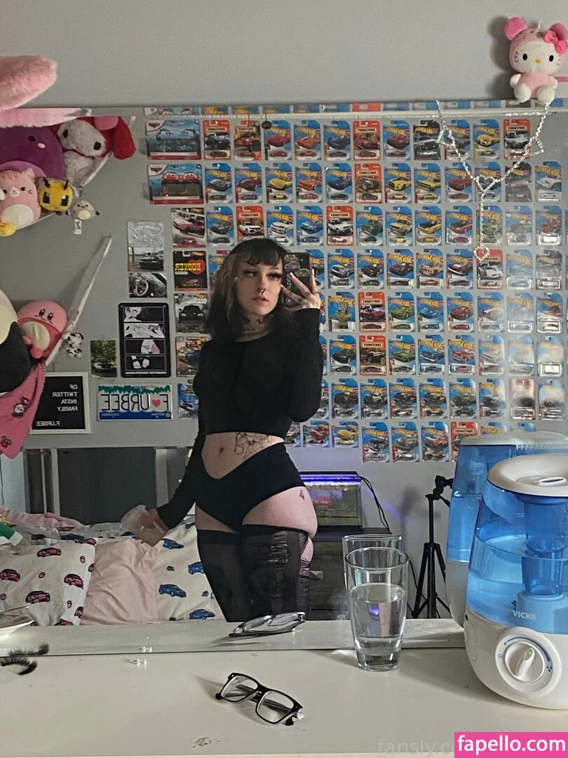 f_urbee / furbee._ / furbs0 Onlyfans Photo Gallery 