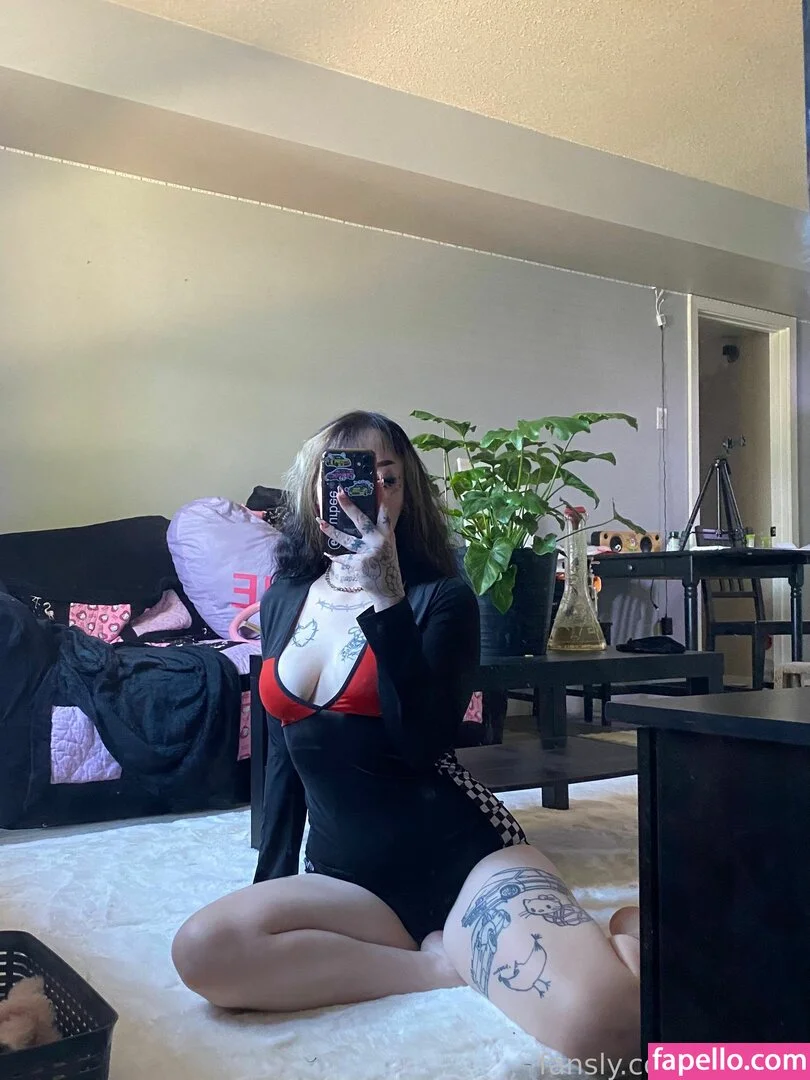 f_urbee / furbee._ / furbs0 Onlyfans Photo Gallery 