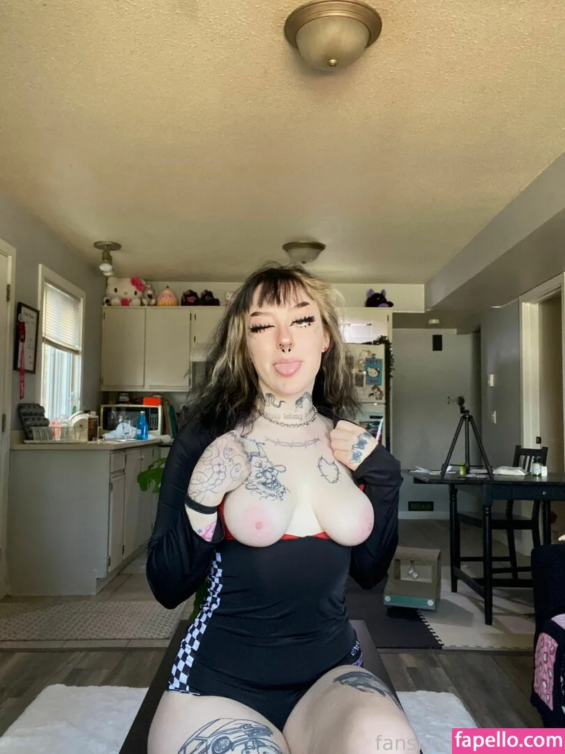 f_urbee / furbee._ / furbs0 Onlyfans Photo Gallery 