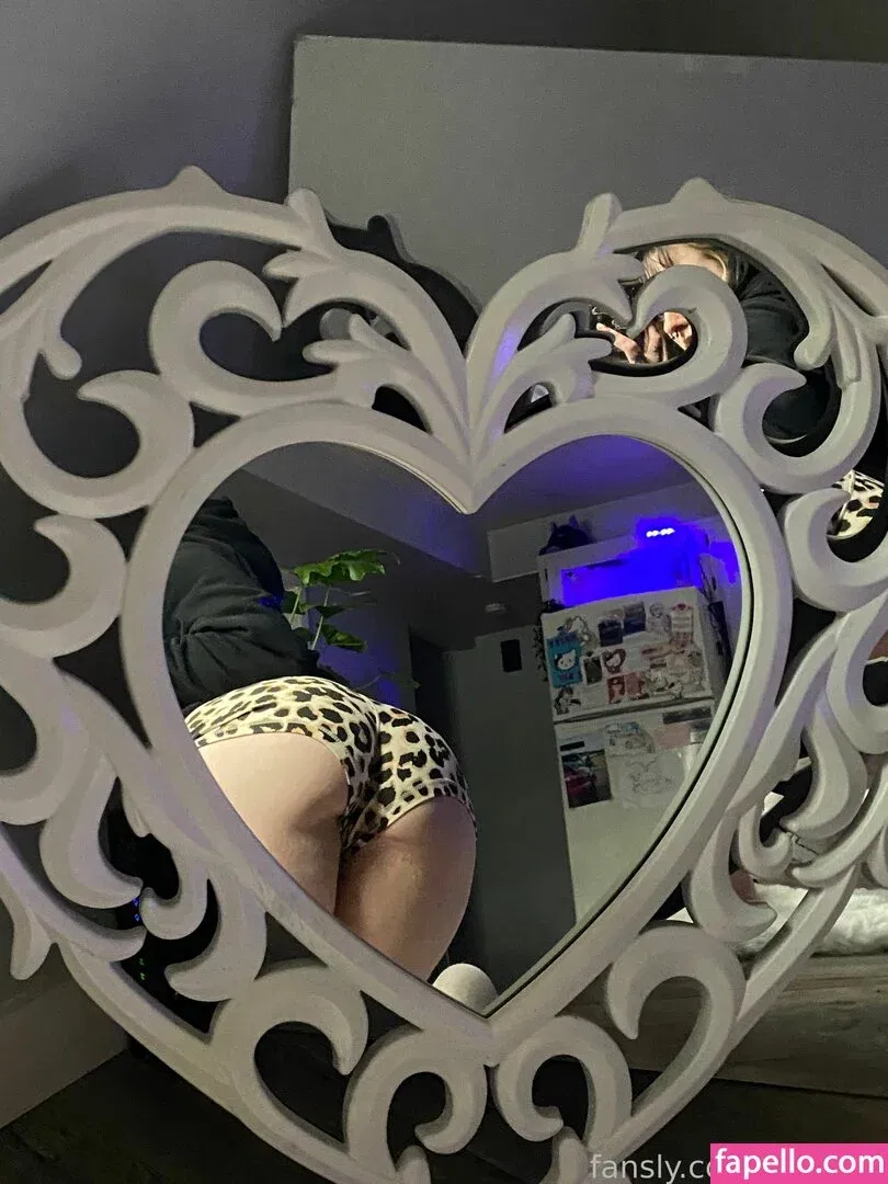 f_urbee / furbee._ / furbs0 Onlyfans Photo Gallery 