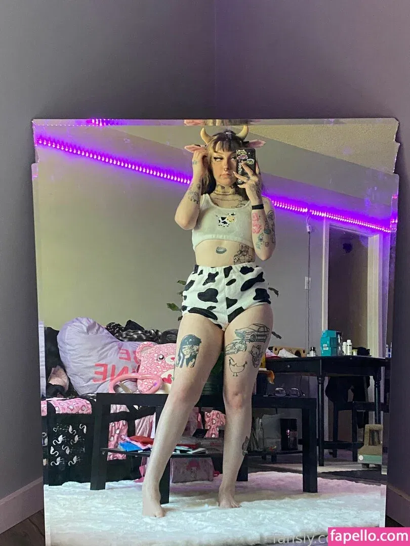 f_urbee / furbee._ / furbs0 Onlyfans Photo Gallery 