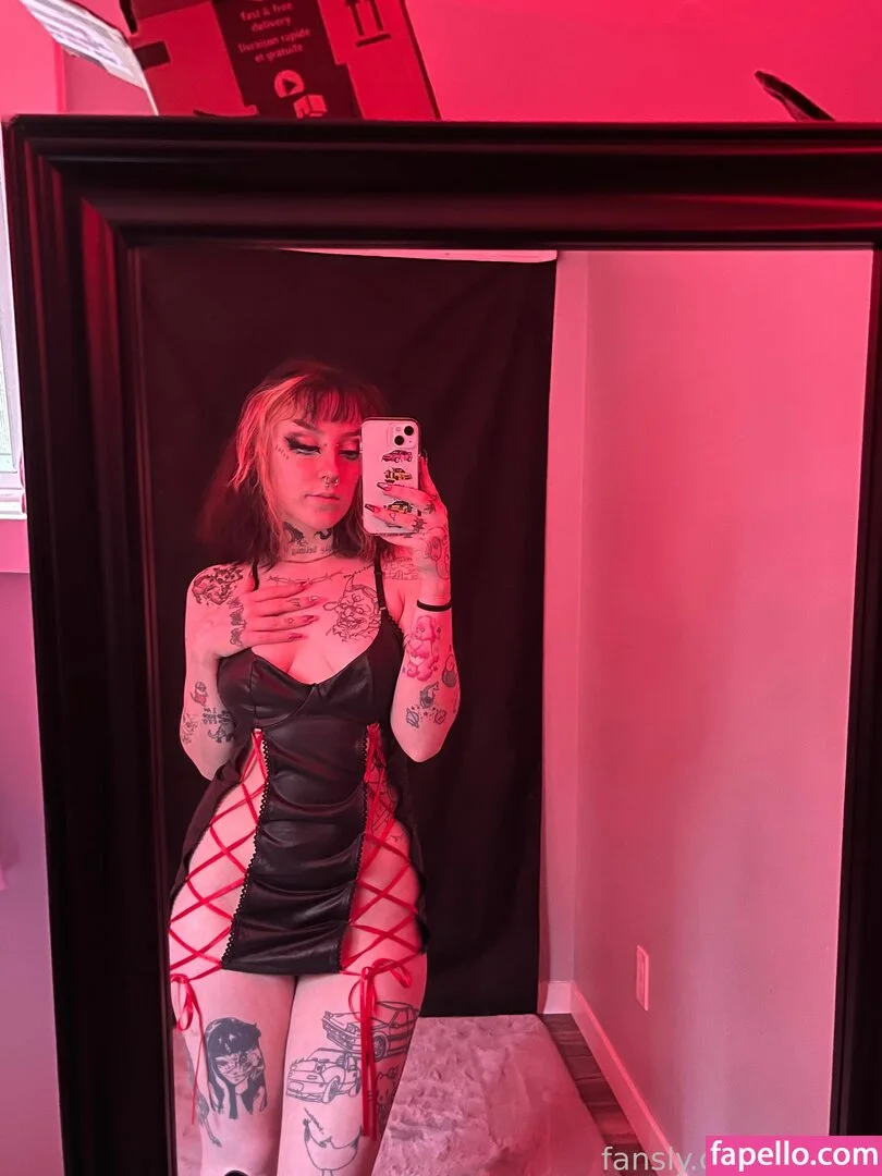 f_urbee / furbee._ / furbs0 Onlyfans Photo Gallery 