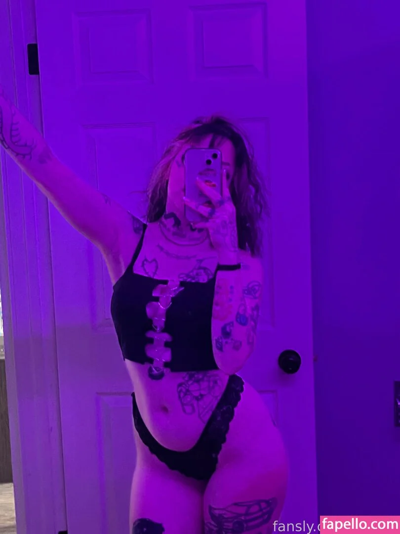 f_urbee / furbee._ / furbs0 Onlyfans Photo Gallery 