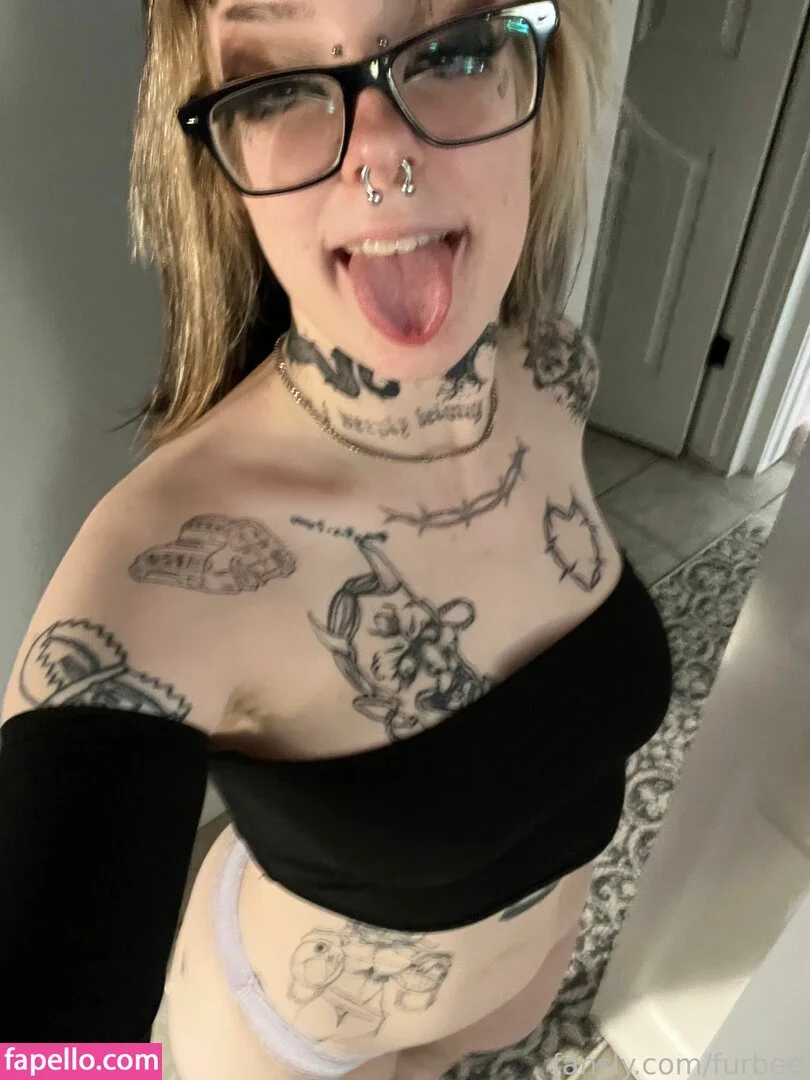 f_urbee / furbee._ / furbs0 Onlyfans Photo Gallery 