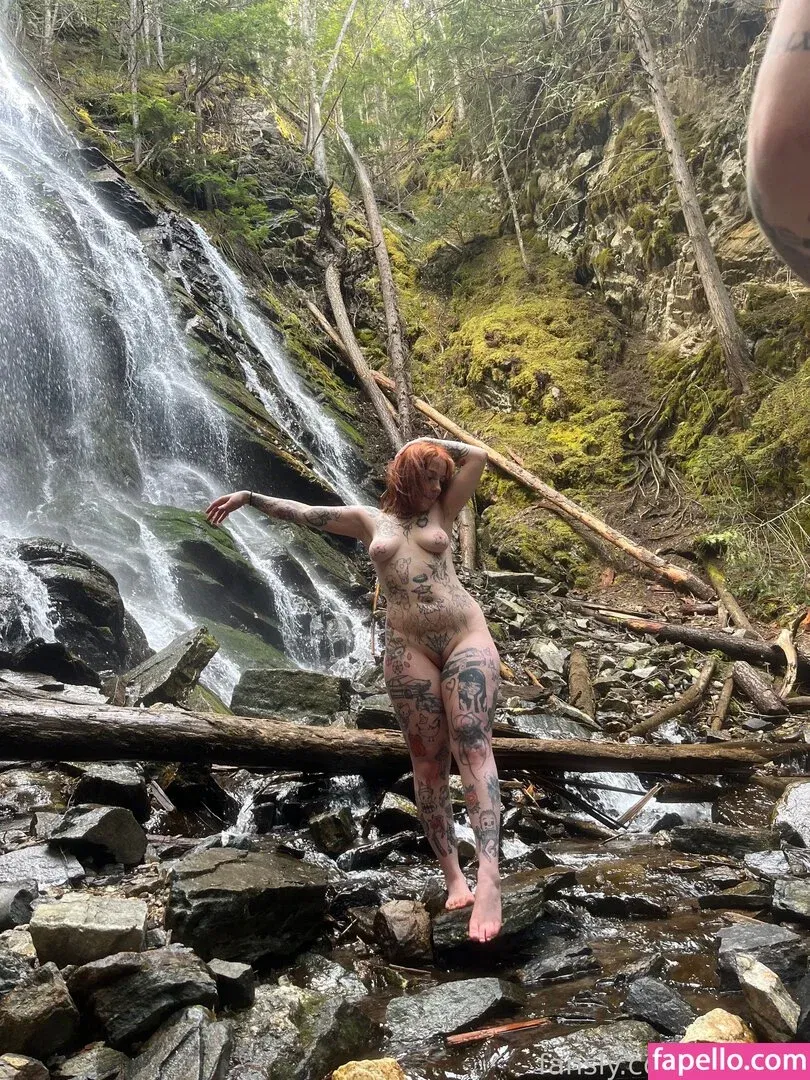 f_urbee / furbee._ / furbs0 Onlyfans Photo Gallery 