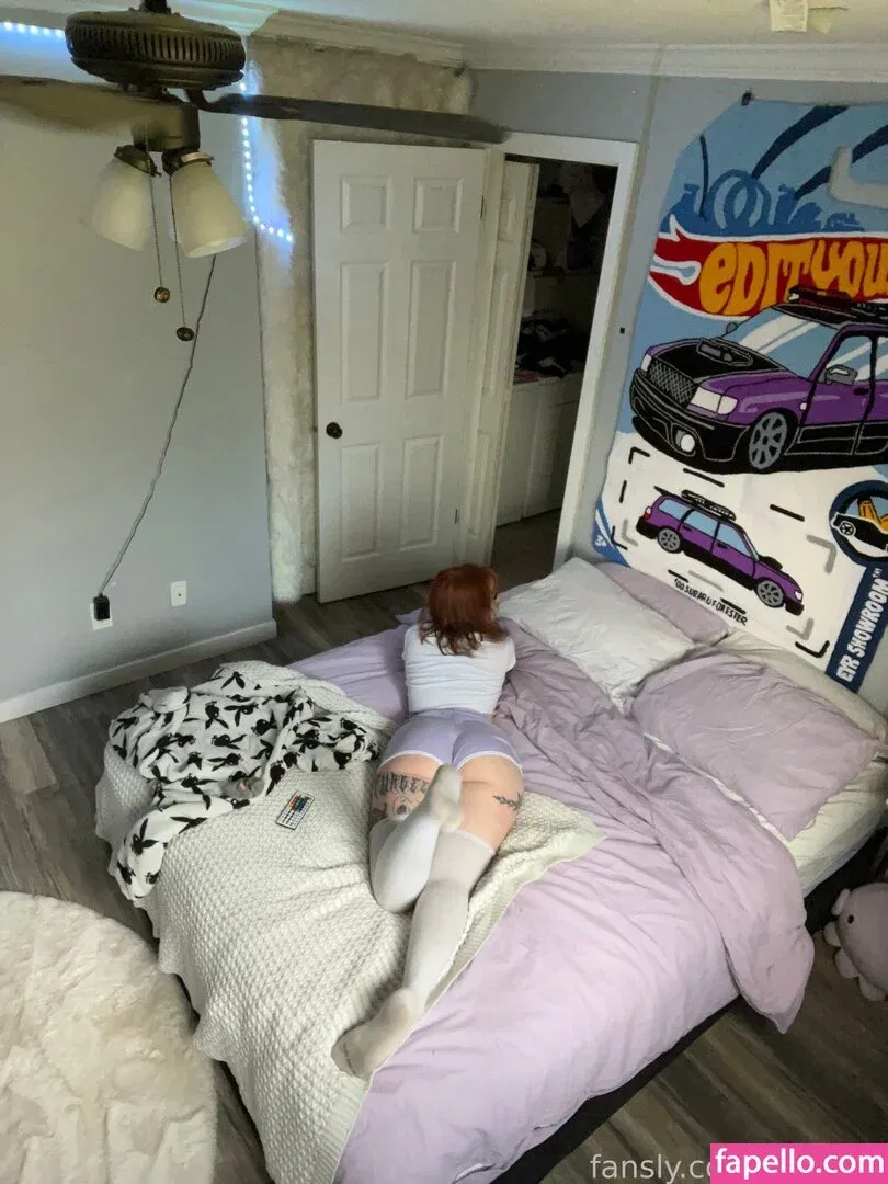 f_urbee / furbee._ / furbs0 Onlyfans Photo Gallery 