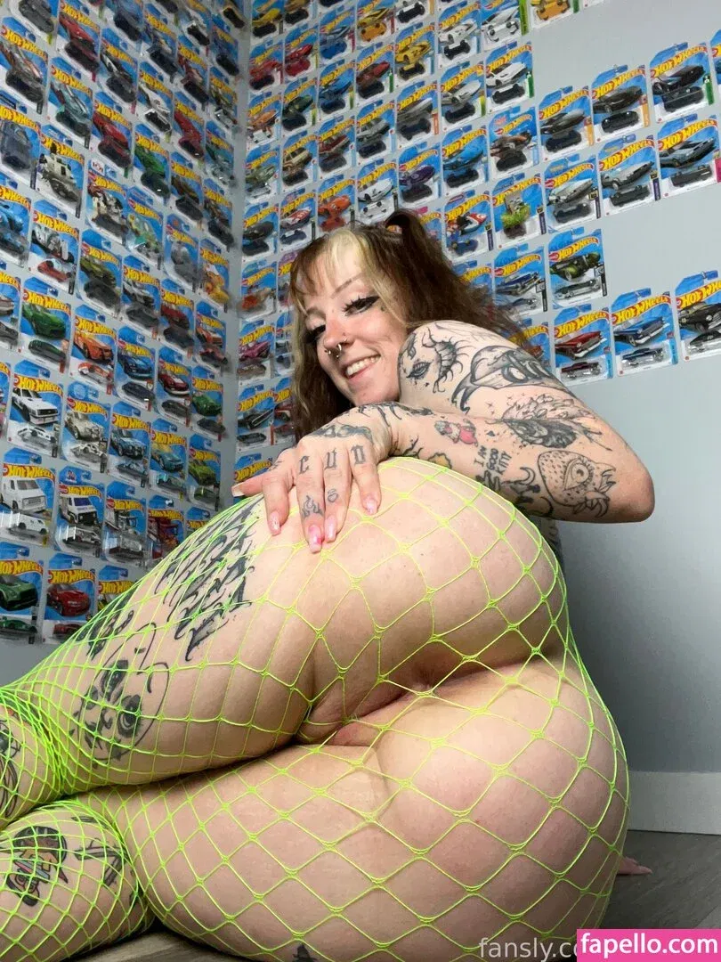 f_urbee / furbee._ / furbs0 Onlyfans Photo Gallery 