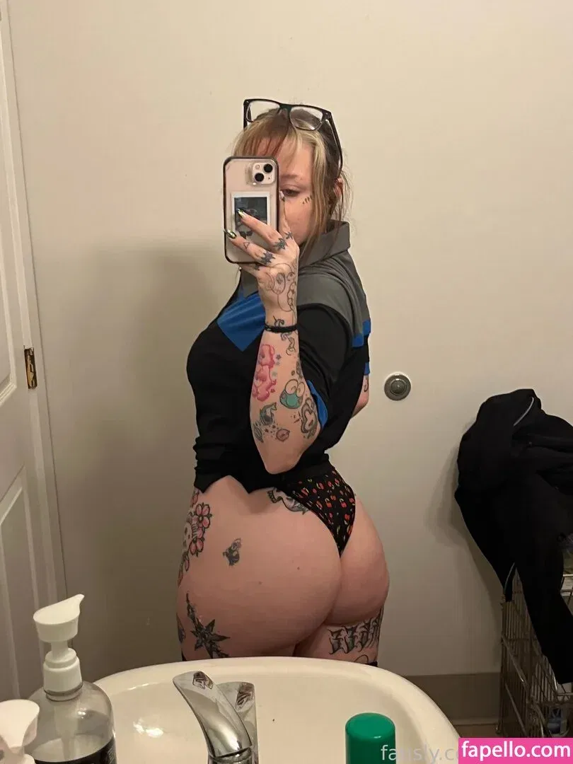 f_urbee / furbee._ / furbs0 Onlyfans Photo Gallery 