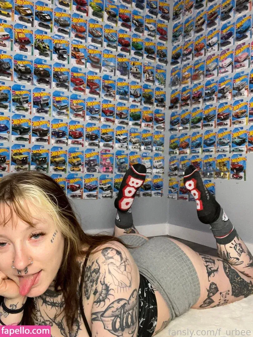 f_urbee / furbee._ / furbs0 Onlyfans Photo Gallery 