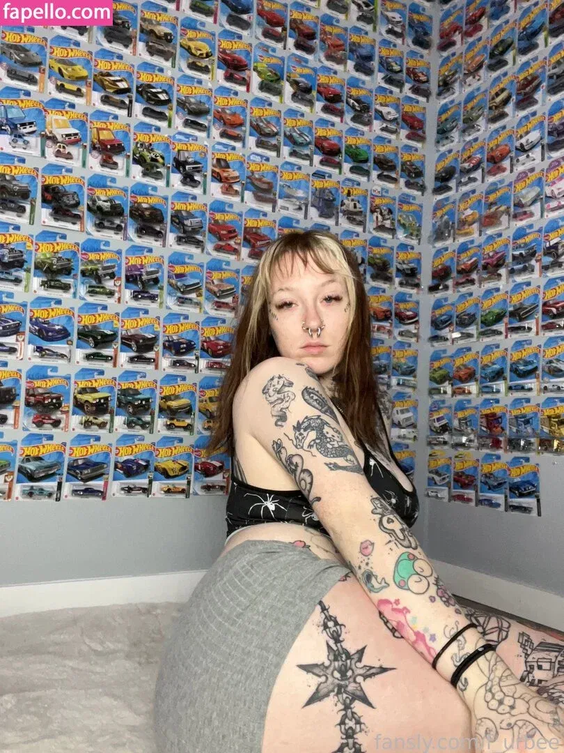 f_urbee / furbee._ / furbs0 Onlyfans Photo Gallery 