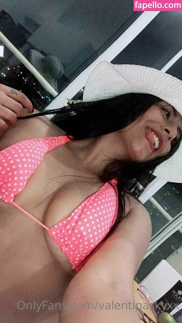 valentinaskyxx / valentinaxxks Onlyfans Photo Gallery 