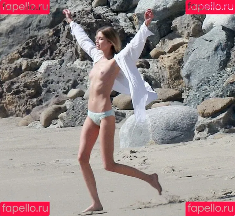 Stella Maxwell / stellamaxwell Onlyfans Photo Gallery 