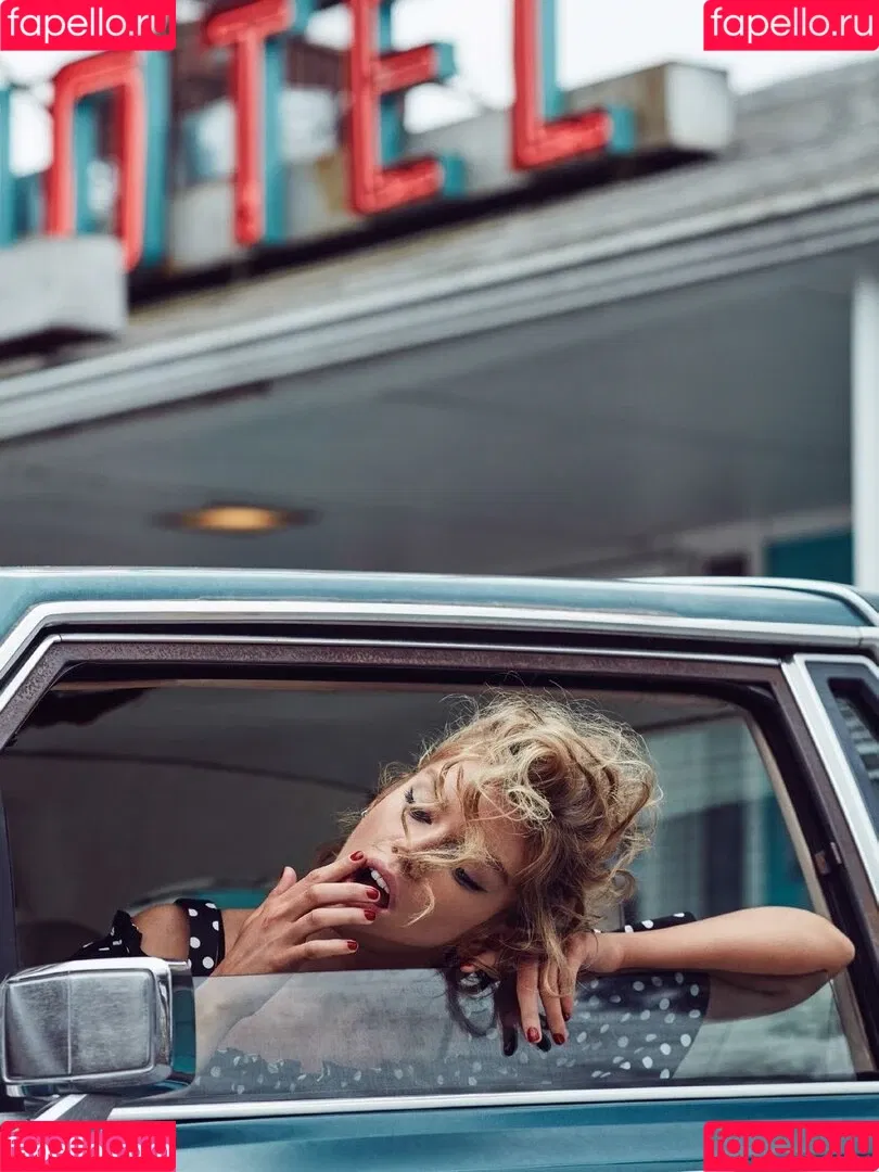 Stella Maxwell / stellamaxwell Onlyfans Photo Gallery 