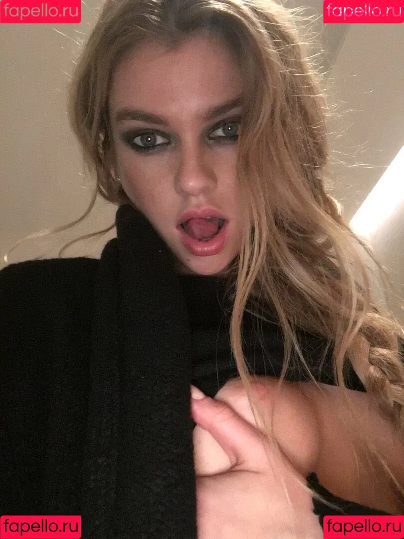 Stella Maxwell / stellamaxwell Onlyfans Photo Gallery 