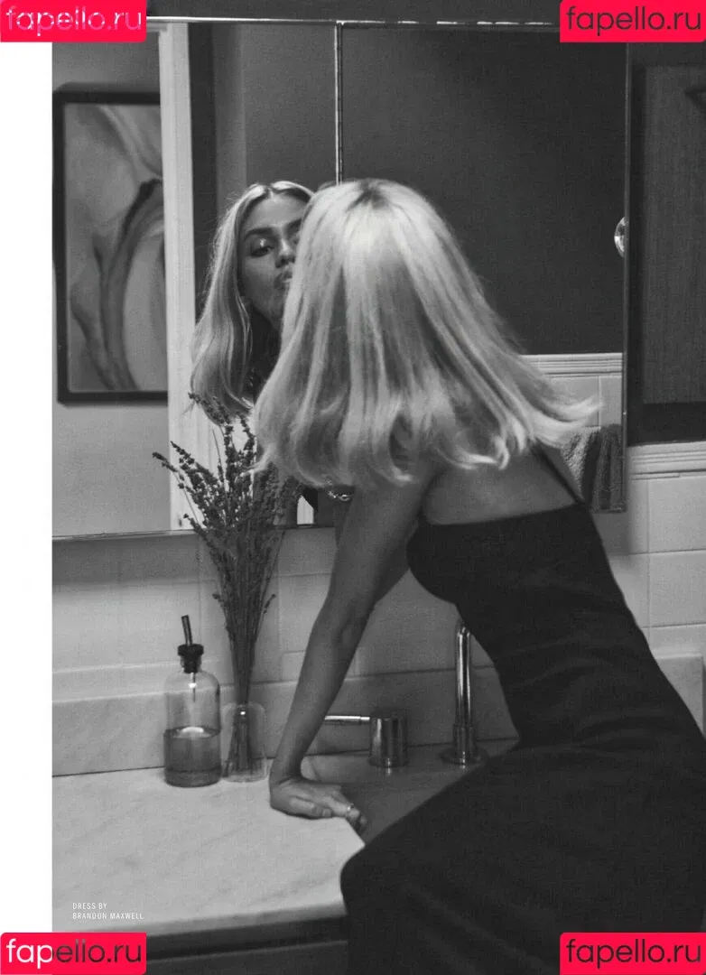 Stella Maxwell / stellamaxwell Onlyfans Photo Gallery 
