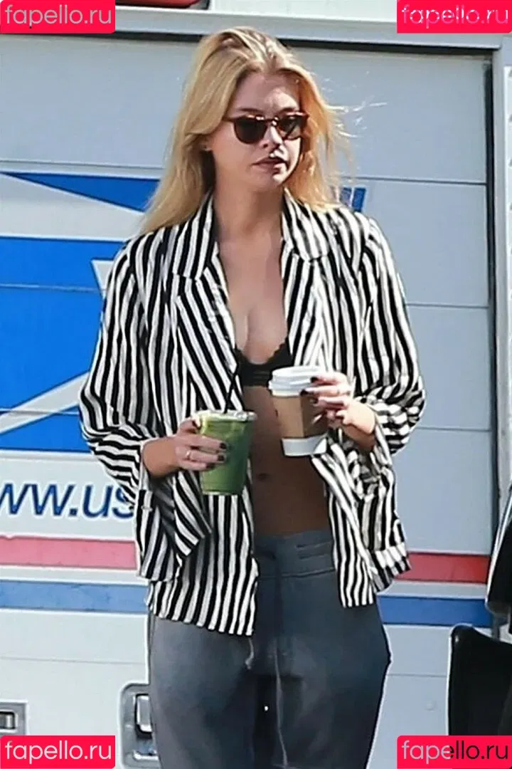 Stella Maxwell / stellamaxwell Onlyfans Photo Gallery 
