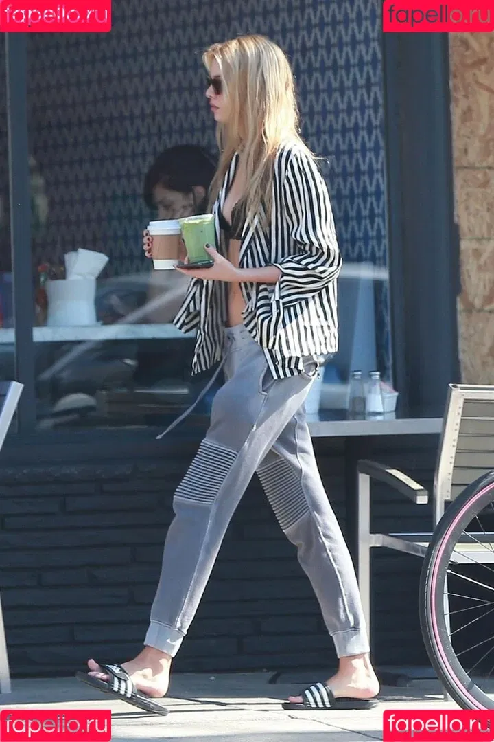Stella Maxwell / stellamaxwell Onlyfans Photo Gallery 