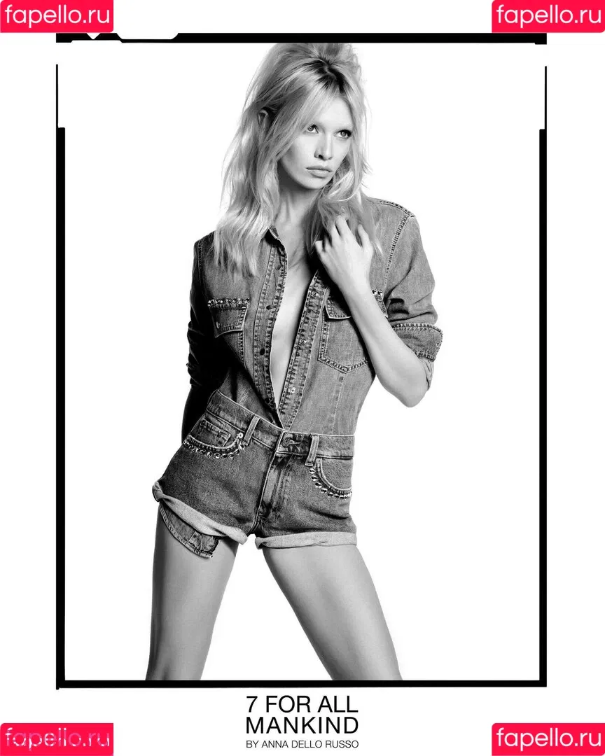 Stella Maxwell / stellamaxwell Onlyfans Photo Gallery 