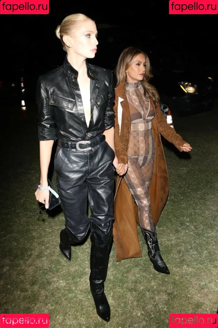 Stella Maxwell / stellamaxwell Onlyfans Photo Gallery 