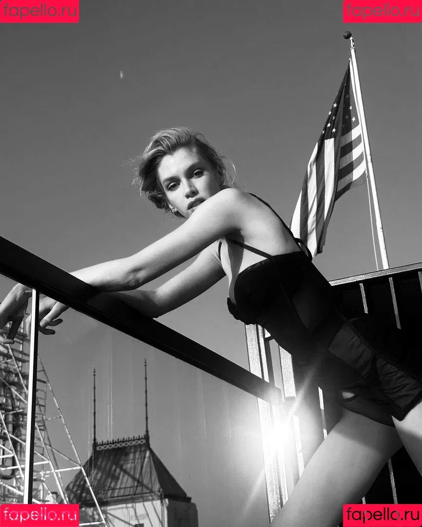 Stella Maxwell / stellamaxwell Onlyfans Photo Gallery 