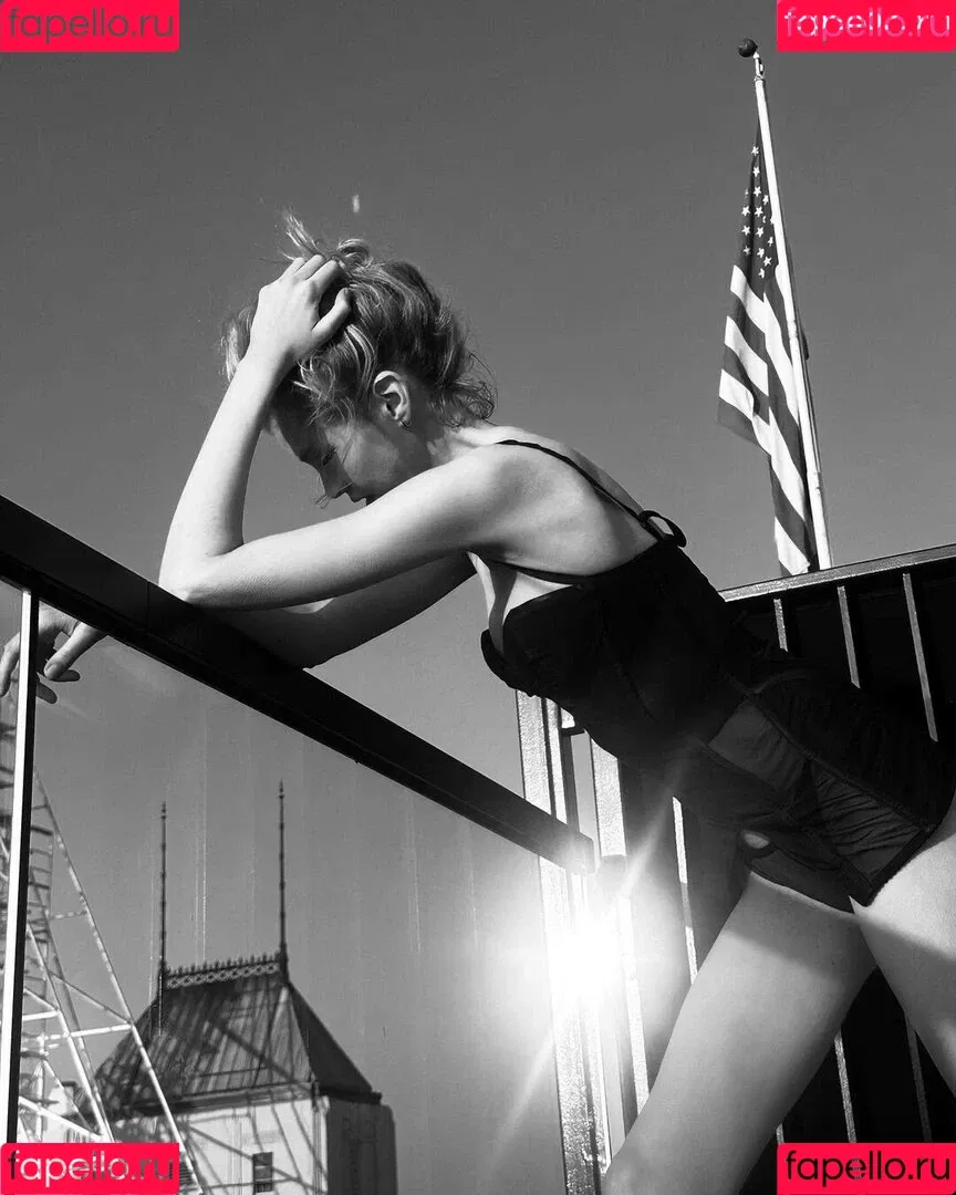Stella Maxwell / stellamaxwell Onlyfans Photo Gallery 