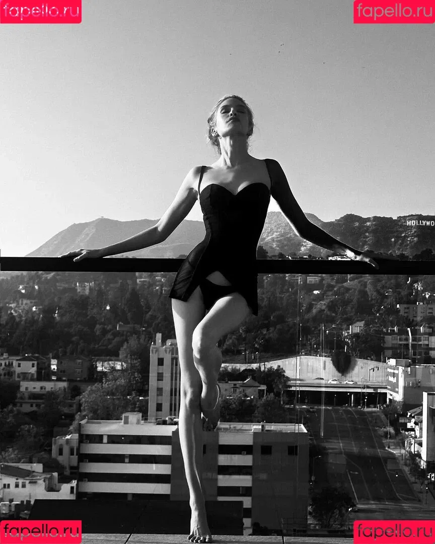 Stella Maxwell / stellamaxwell Onlyfans Photo Gallery 