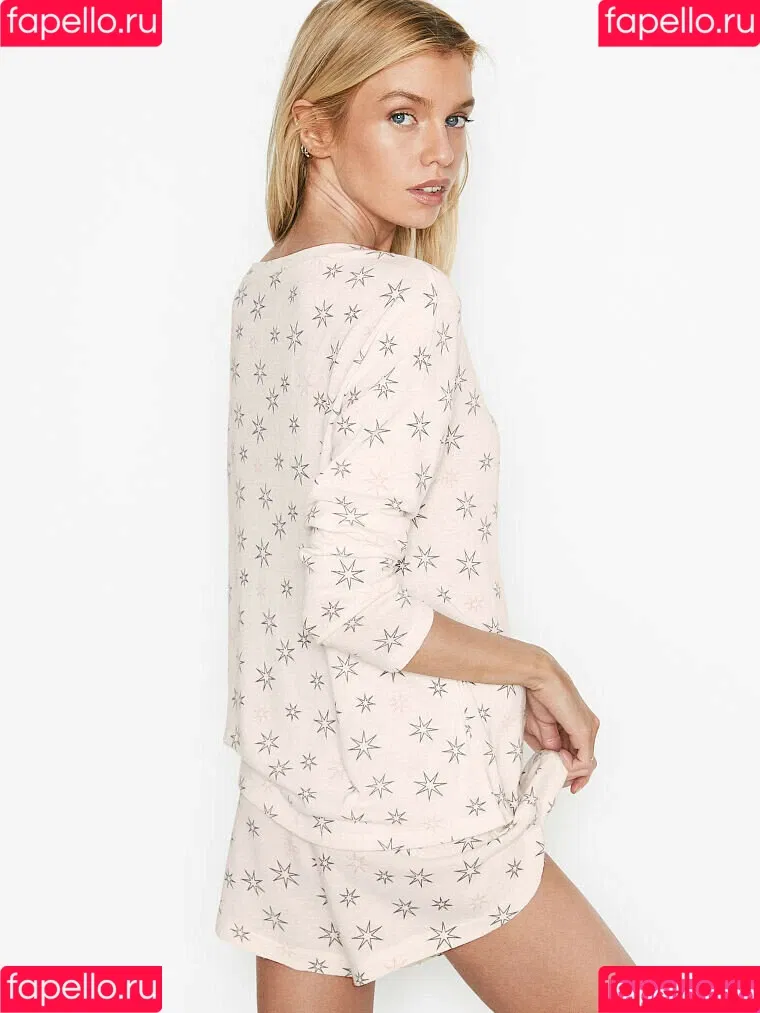 Stella Maxwell / stellamaxwell Onlyfans Photo Gallery 
