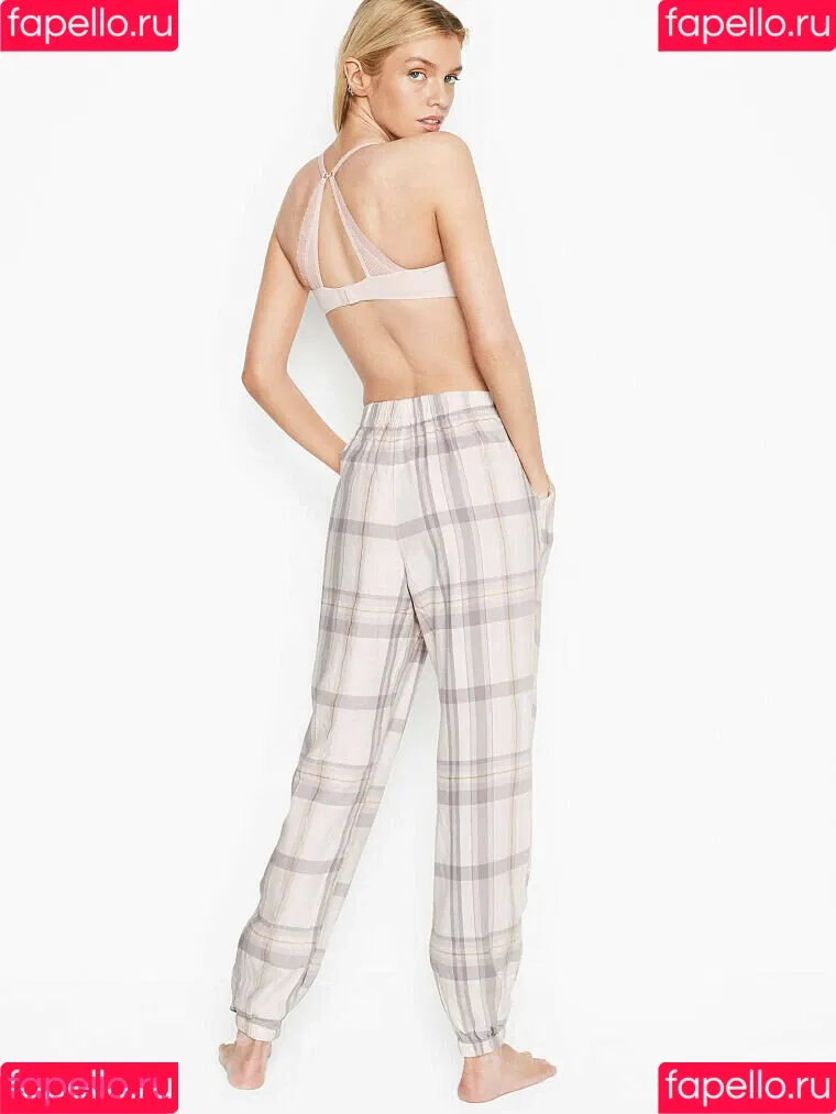 Stella Maxwell / stellamaxwell Onlyfans Photo Gallery 
