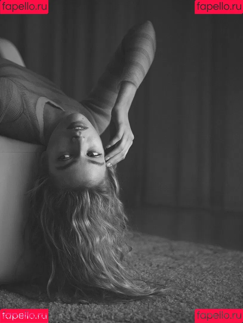 Stella Maxwell / stellamaxwell Onlyfans Photo Gallery 