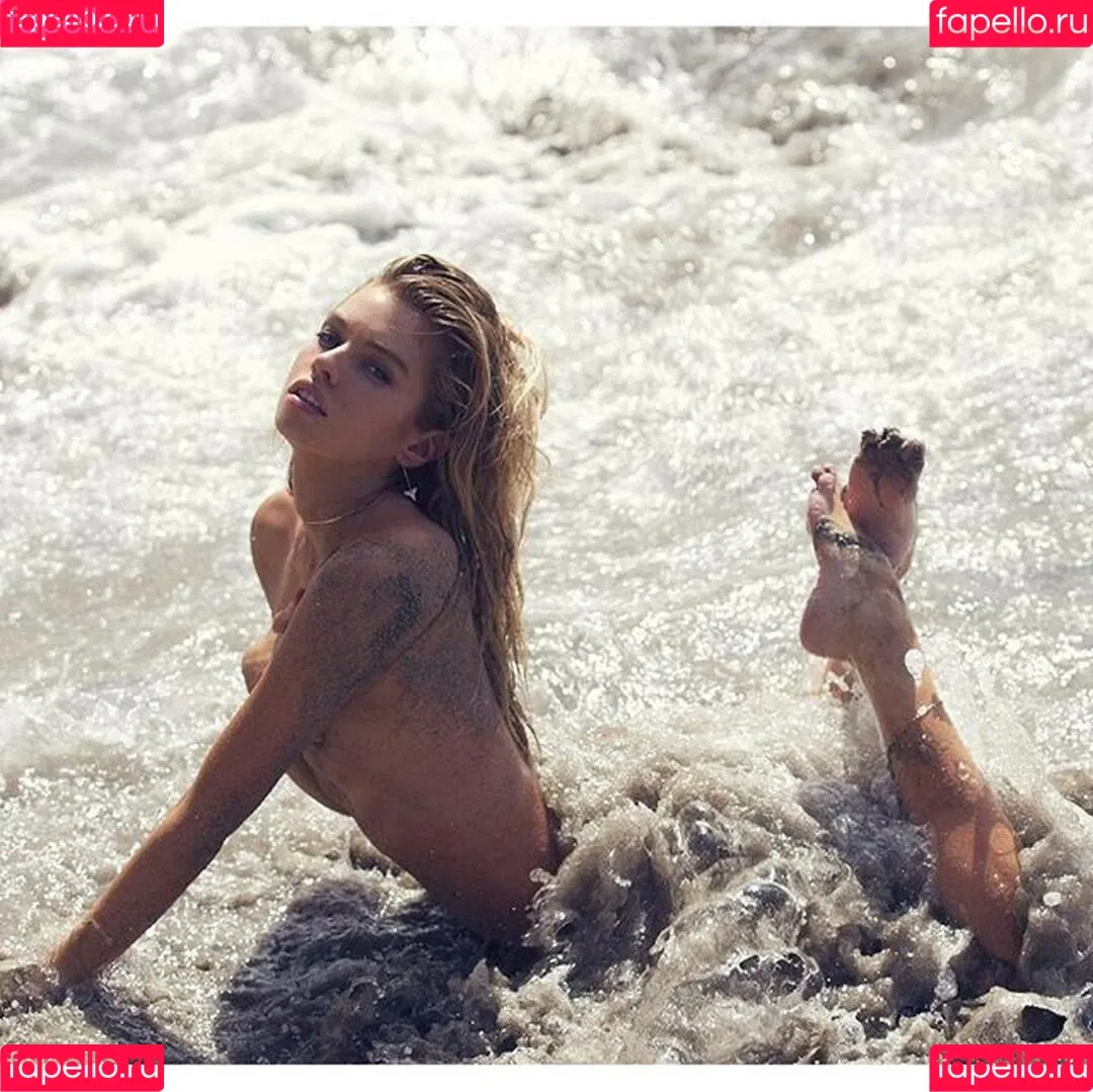 Stella Maxwell / stellamaxwell Onlyfans Photo Gallery 
