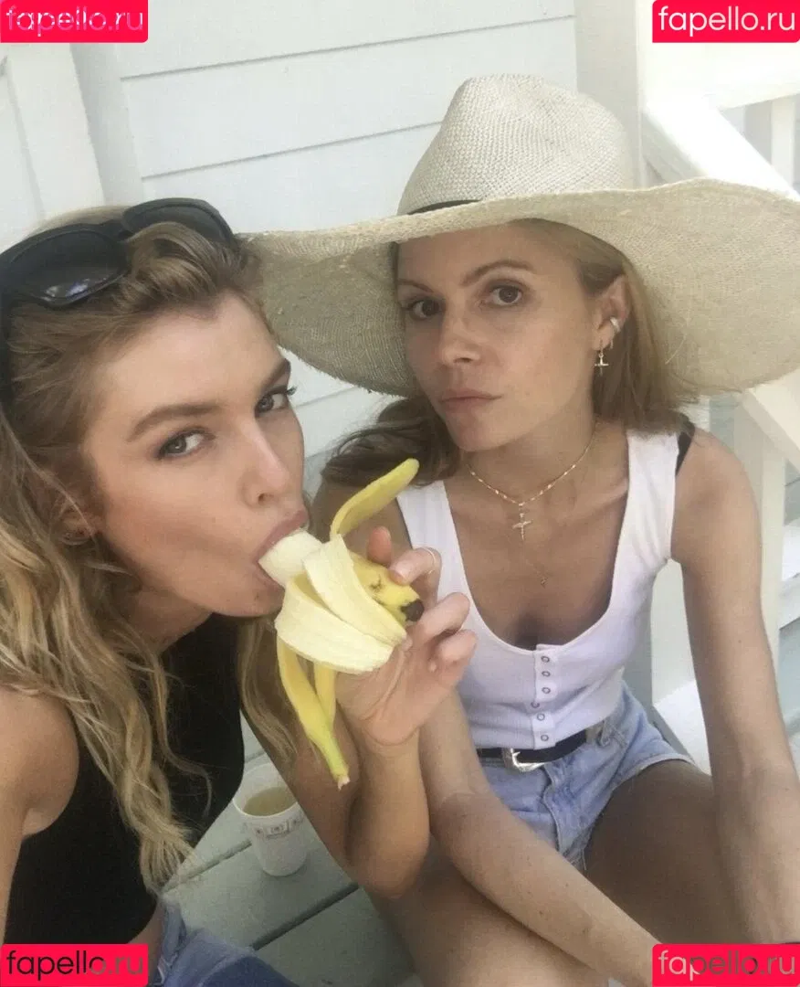 Stella Maxwell / stellamaxwell Onlyfans Photo Gallery 